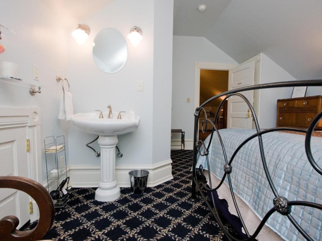 Abbey House Inn (Adults Only) Winters Esterno foto
