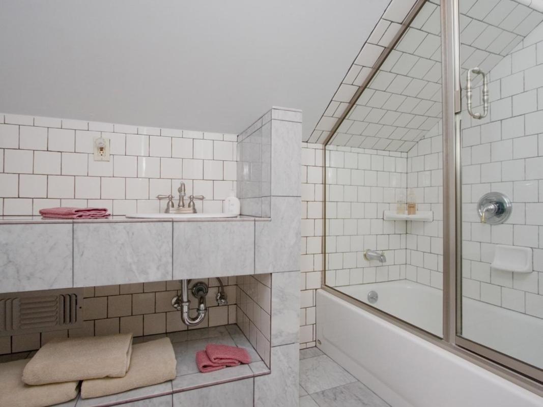 Abbey House Inn (Adults Only) Winters Esterno foto